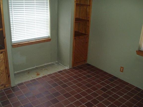 4th image of 912 Madison St NE #0