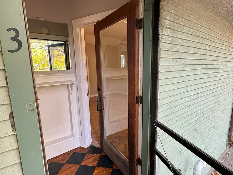 623 Cherry St SE — Photo 2