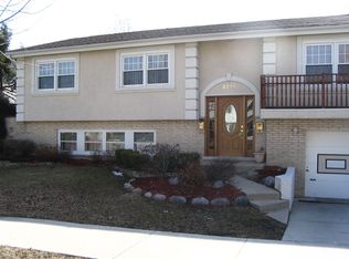 9221 N Courtland Dr, Niles, IL 60714