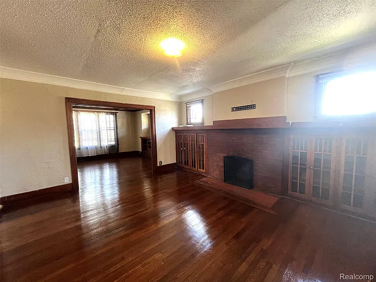 106 Geneva St — Photo 2