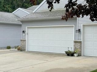 1015 Beechtree Ct, Norton Shores, MI 49441