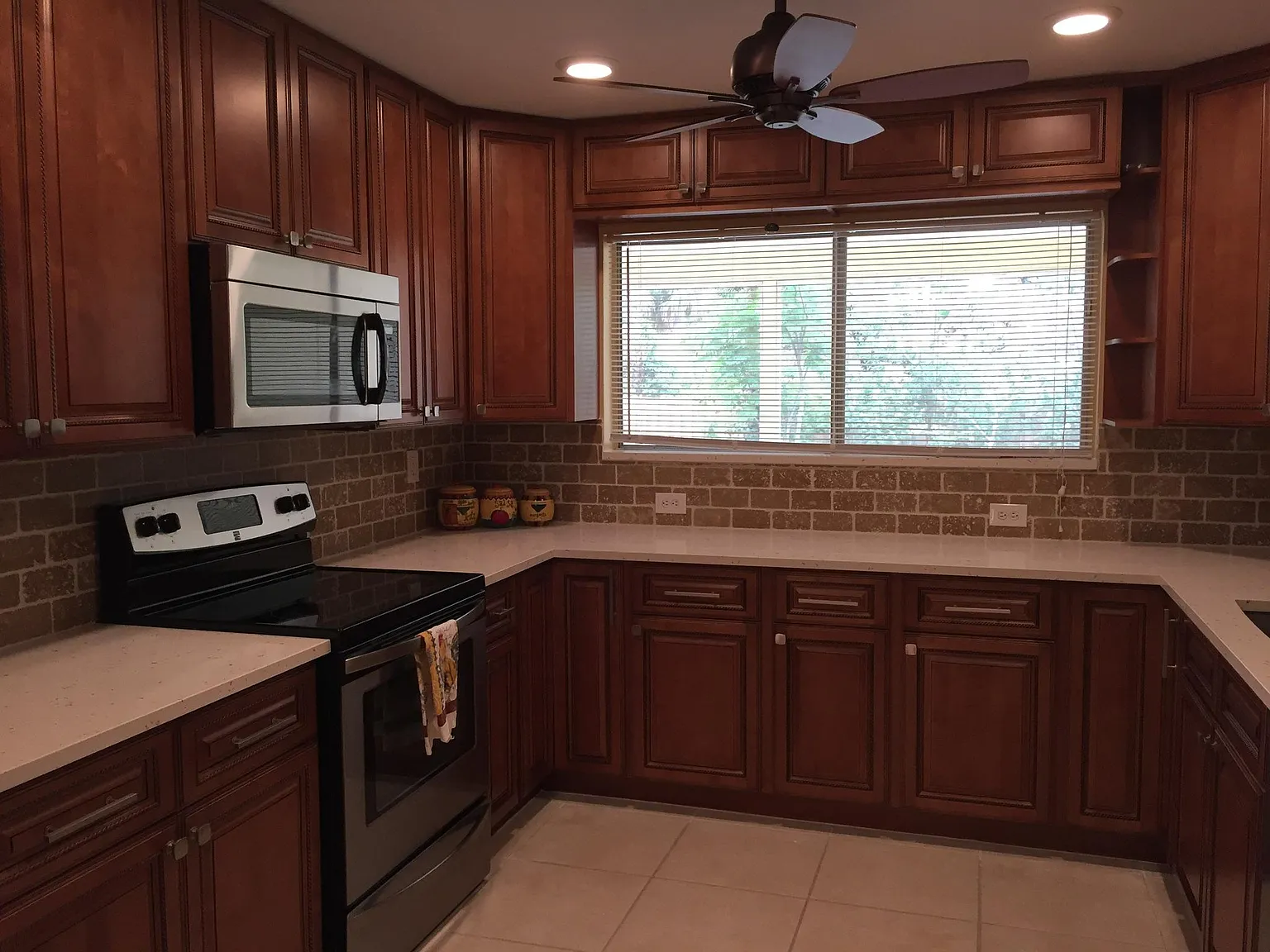 4 bed, 2376 sqft, $3,700 — Photo 2
