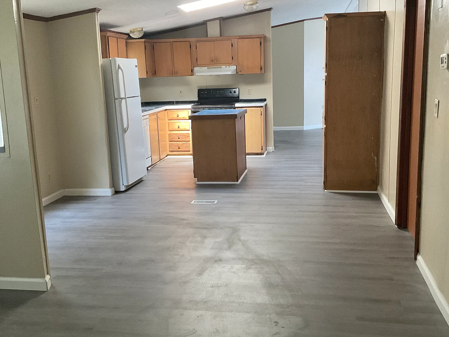4 bed, 2052 sqft, $1,695 — Photo 4