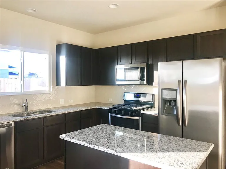 10324 Bankhead Dr — Photo 2