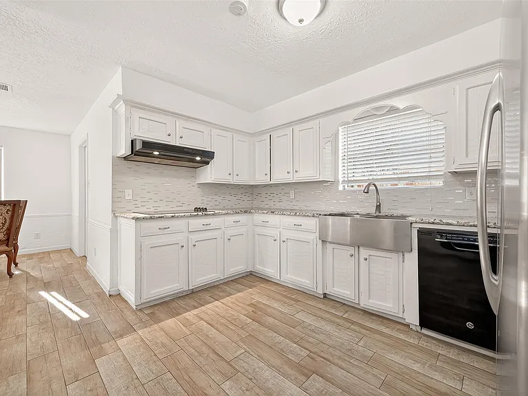 3815 Fernglade Dr — Photo 20