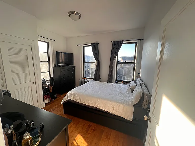 525 4th St #R4 — Photo 13
