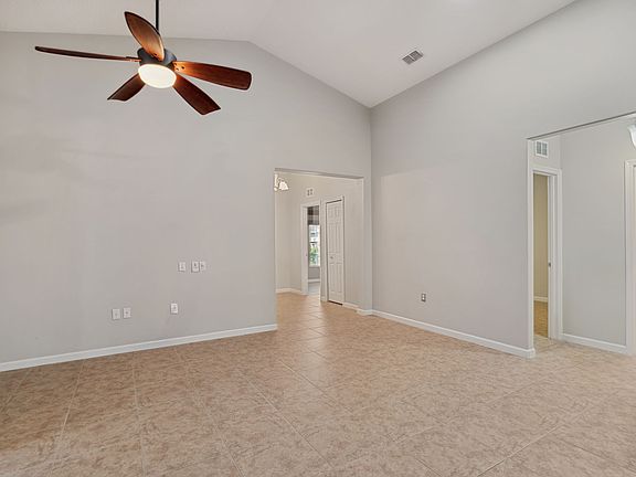 Living-Dining Room (close up of teh dining area)