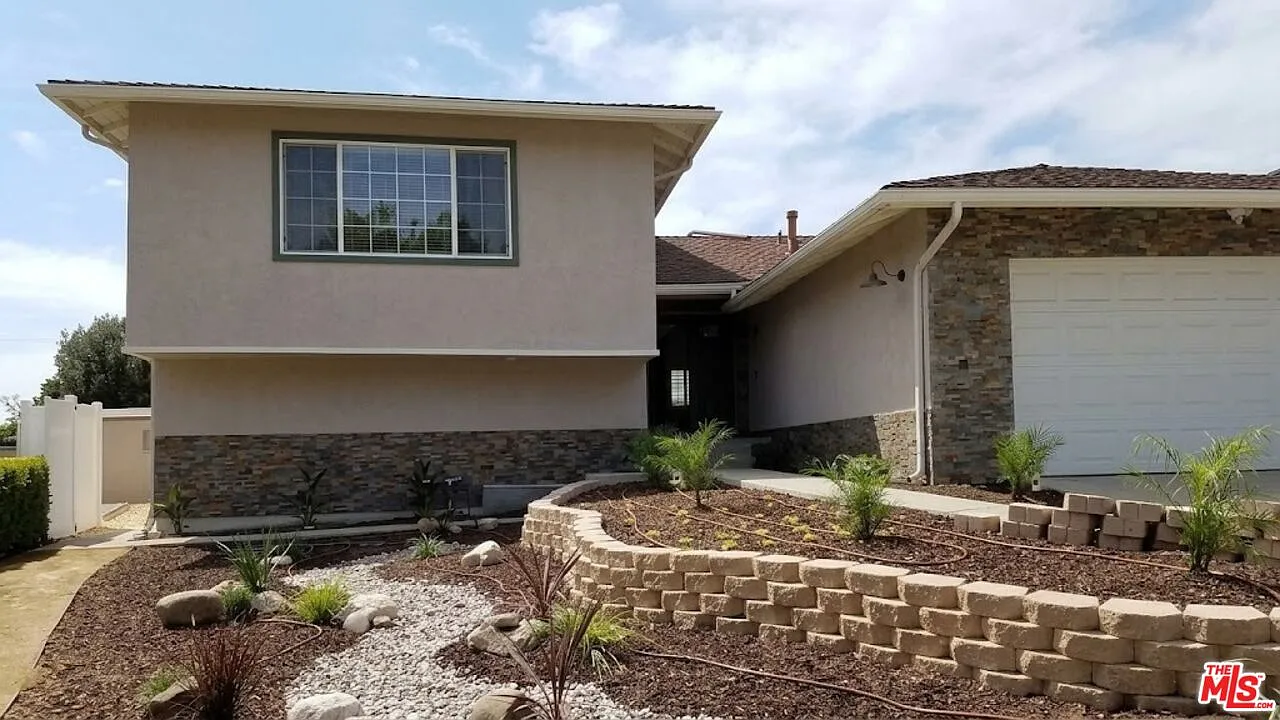 4 bed, 3.0 bath, 2317 sqft, $6,000 — Photo 1