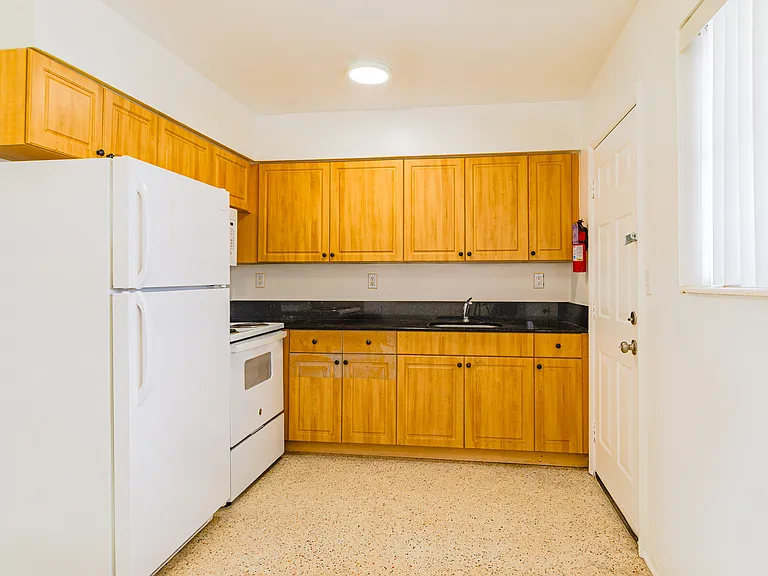 1605 NE 126th St #506 — Photo 5