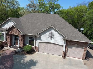 10600 Crestridge Dr, Minnetonka, MN 55305