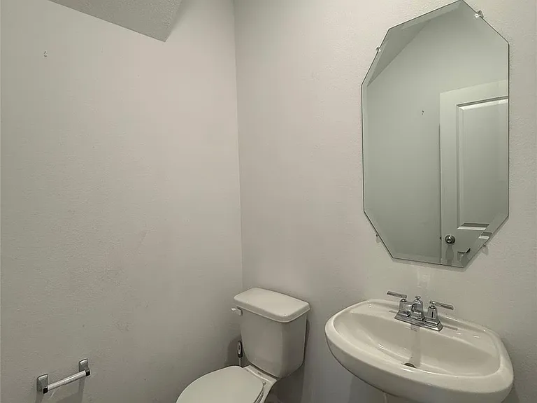 17907 Baleage Ln — Photo 5