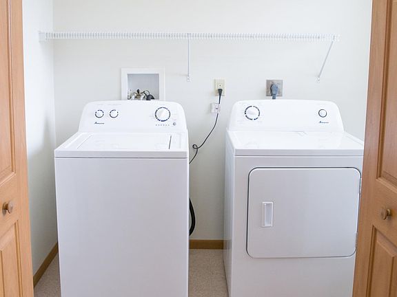Washer/Dryer Hookups