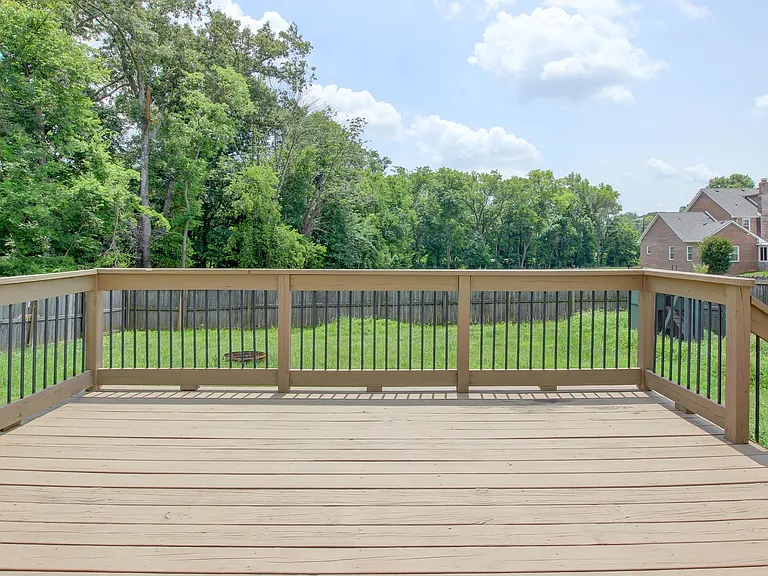 716 Cavalier Dr — Photo 29