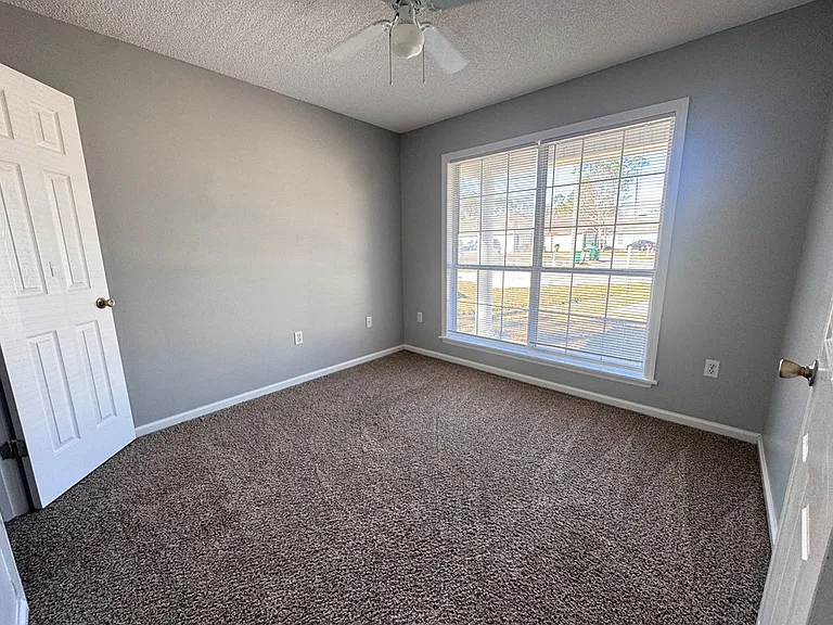 3145 Vanelle Dr — Photo 11
