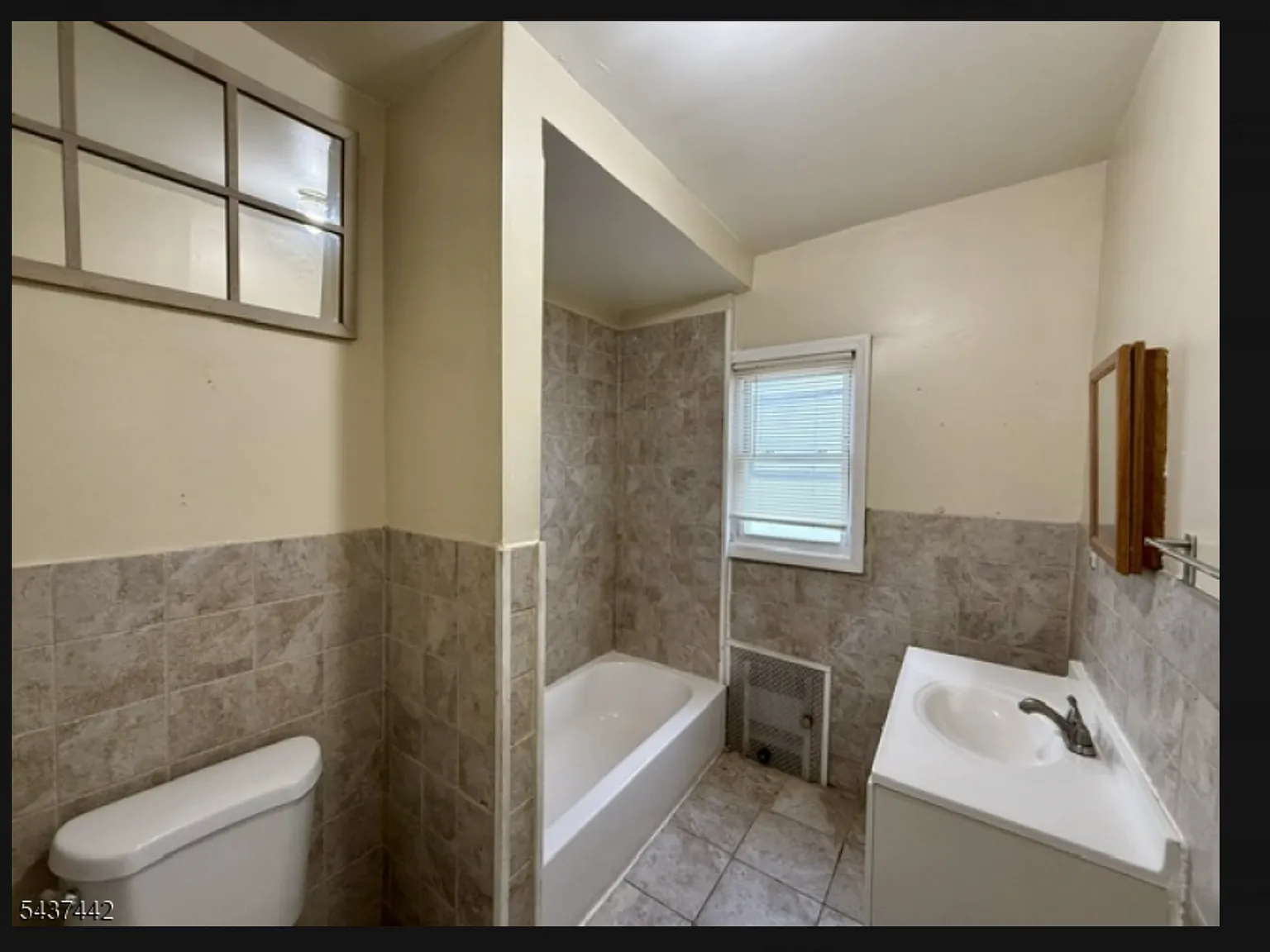 305-307 Sanford Ave - 2 — Photo 4