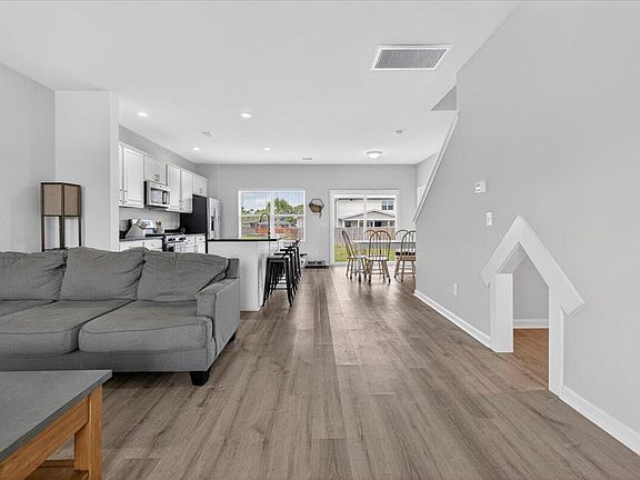 4th image of 107 Oldenburg Dr