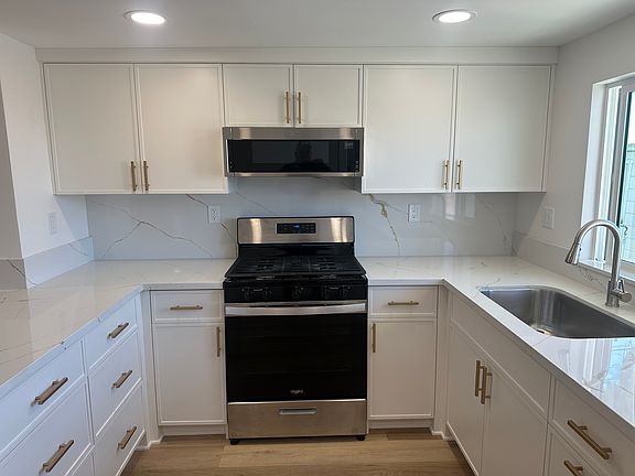2nd image of 3224 Alta Dr