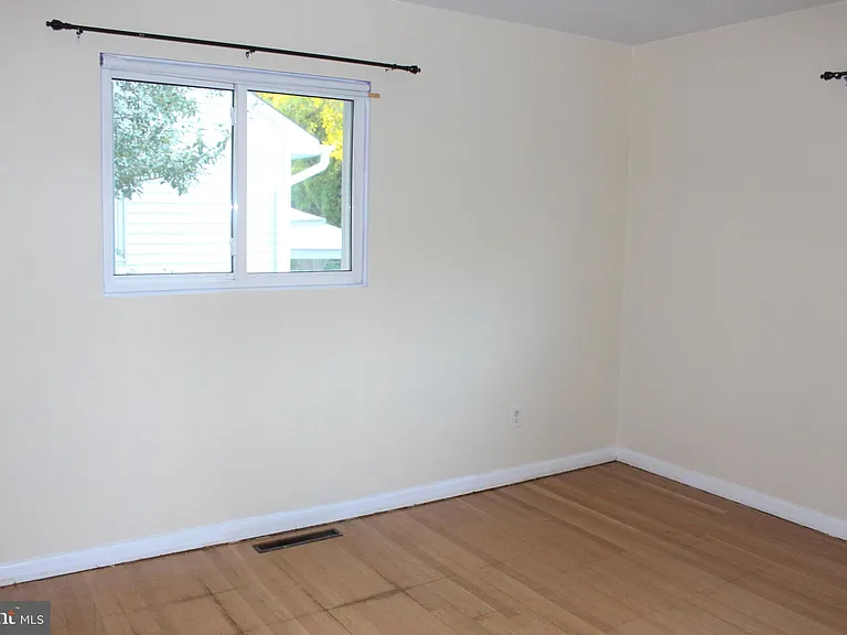 413 Dickinson Rd — Photo 10
