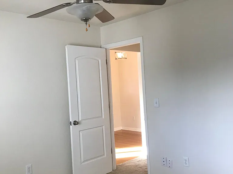 268 Alexandra Dr #12 — Photo 4