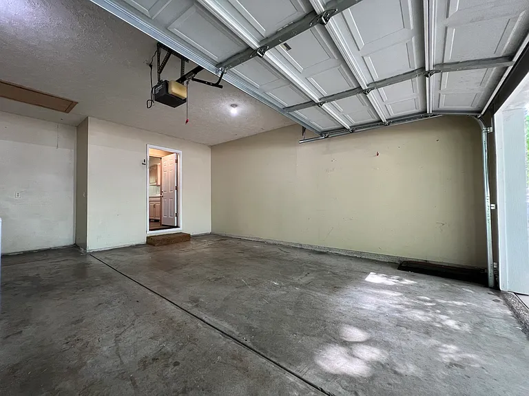 1538 S Saint Marys Ave — Photo 24