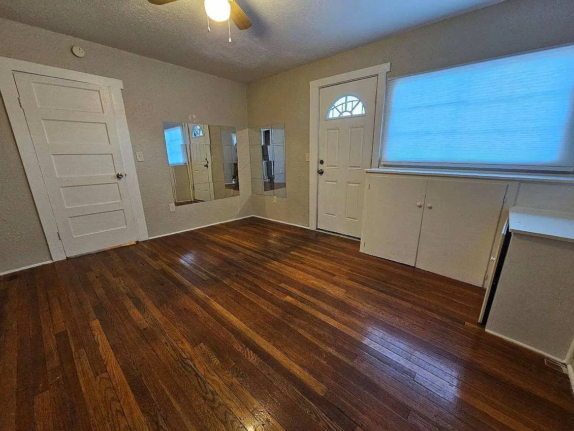 823 E Lee St N — Photo 2