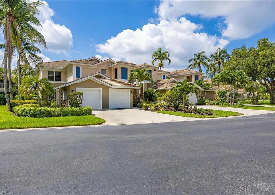 866 Carrick Bend Cir #202