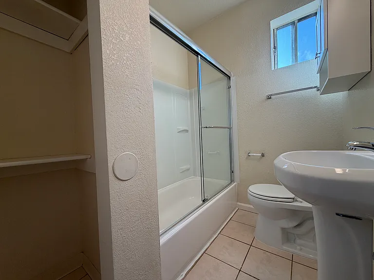 19th Street Apartments — Photo 11