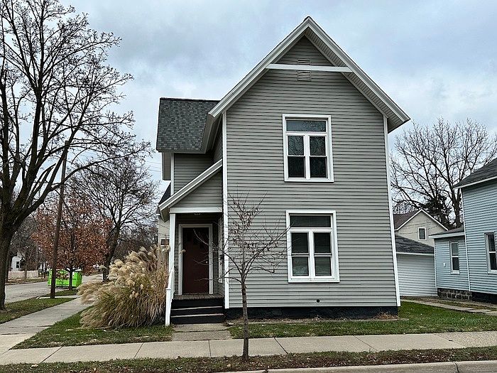 1st image of 659 Lake Michigan Dr NW