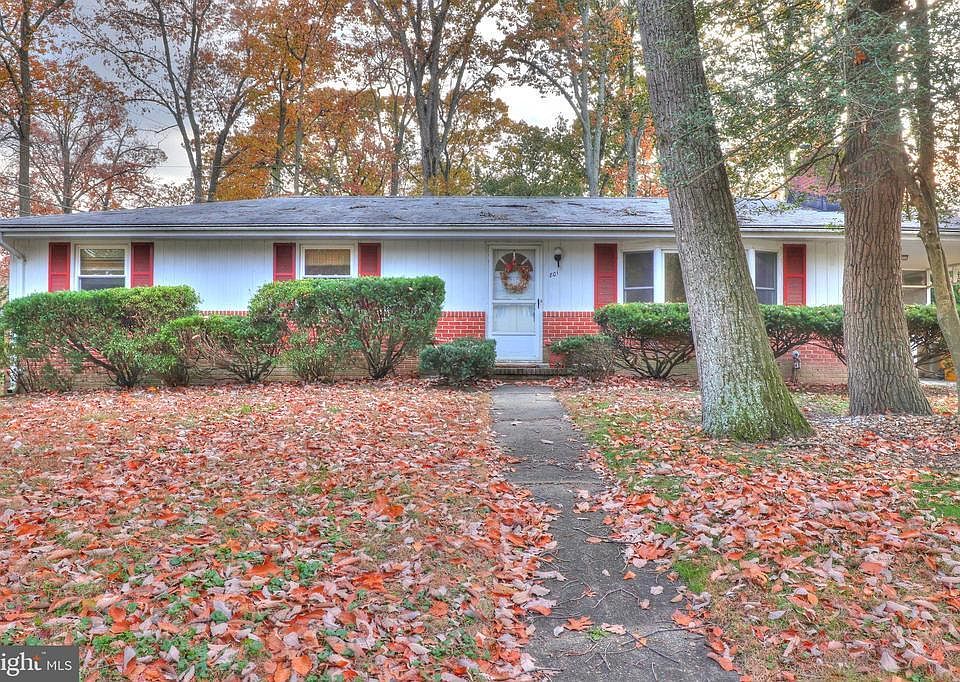 1st image of 801 Cottonwood Dr