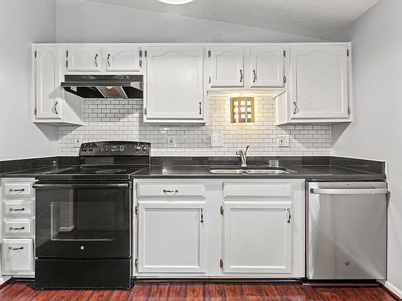 5th image of 1333 Firethorne Dr