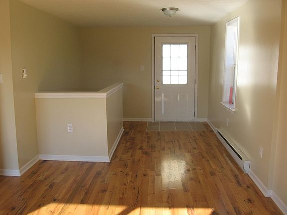 4th image of 946 Buena Vista Blvd