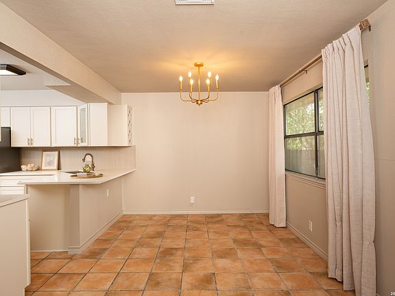 4th image of 12150/12152 VISTA NOGAL ST
