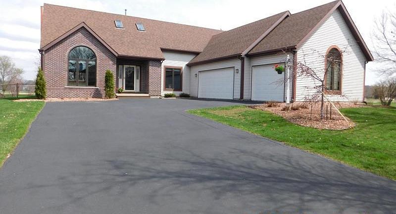 1st image of 2840 Charleston Dr