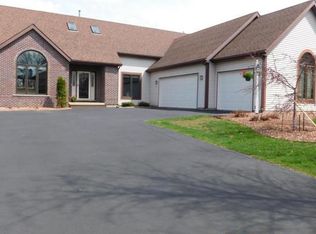 2840 Charleston Dr, Fitchburg, WI 53711
