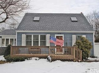 308 S Clinton Ave, Lindenhurst, NY 11757
