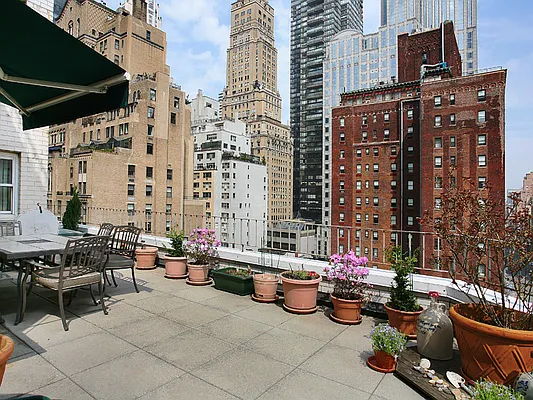 Sold by Sotheby's International Realty | media 4