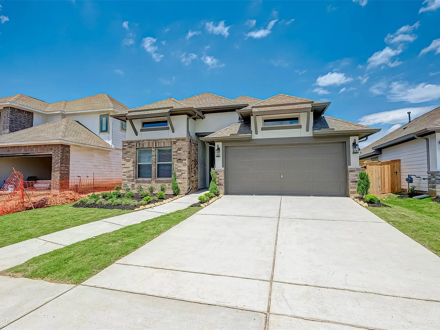 4 bed, 2.0 bath, 1696 sqft, $2,600 — Photo 1