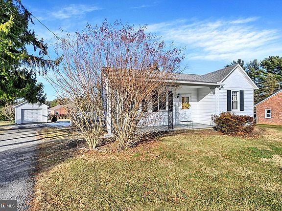 2nd image of 3049 E Prospect Rd