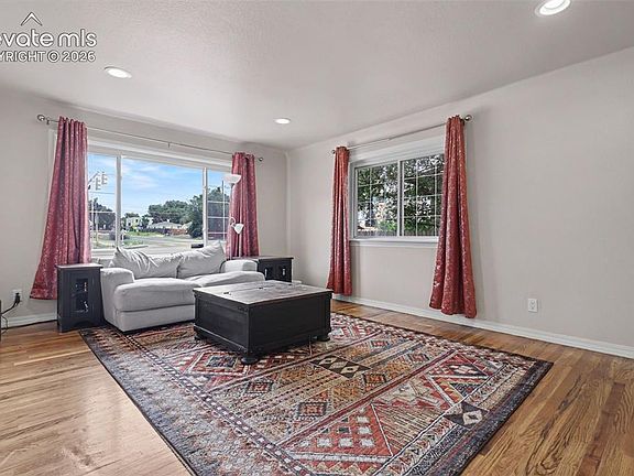 5th image of 824 N Union Blvd
