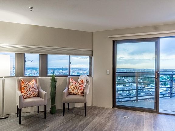 3rd image of 100 Park Ave W APT 1104