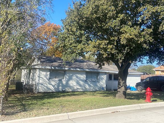 3rd image of 4517 Highland Lake Dr