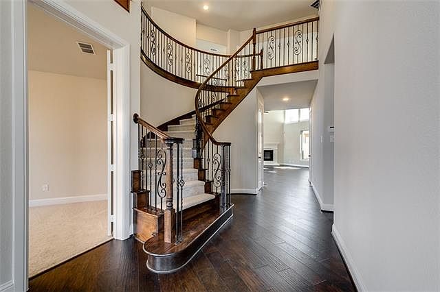 1st image of 601 Denton Creek Dr