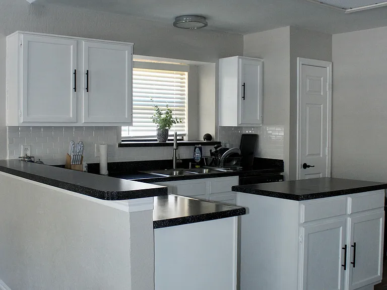 808 Bridgewater Ln — Photo 8