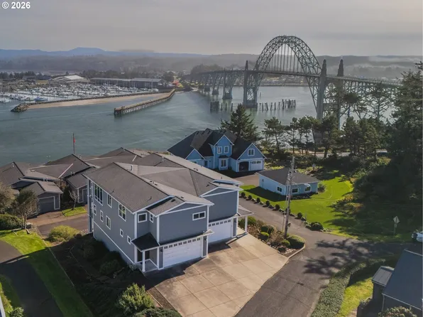 1133 SW 12th St, Newport, OR 97365