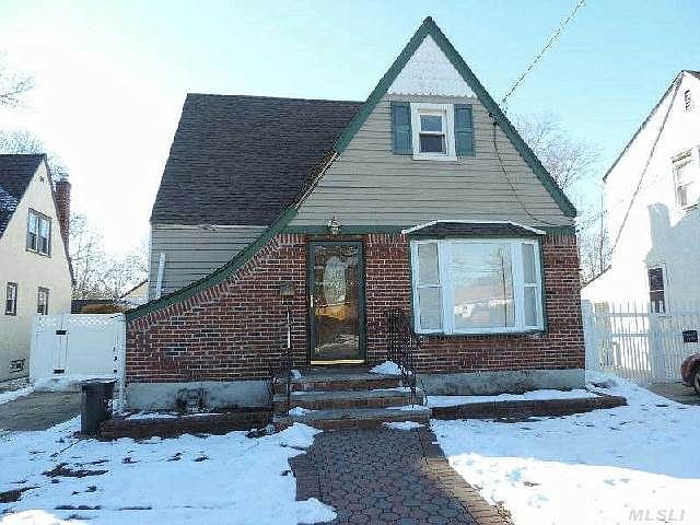 1st image of 782 Uniondale Ave