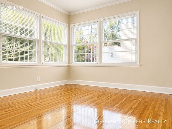 4th image of 10376 Holman Ave