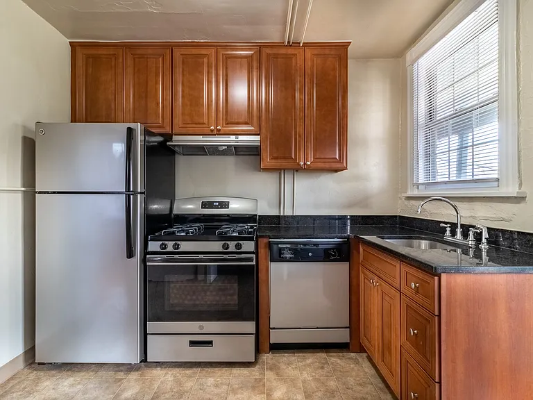 316 Tilden St #C — Photo 2