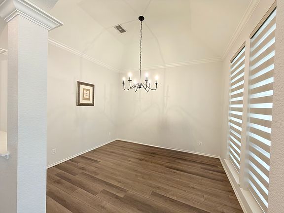 3rd image of 2418 Sherbrooke Ln