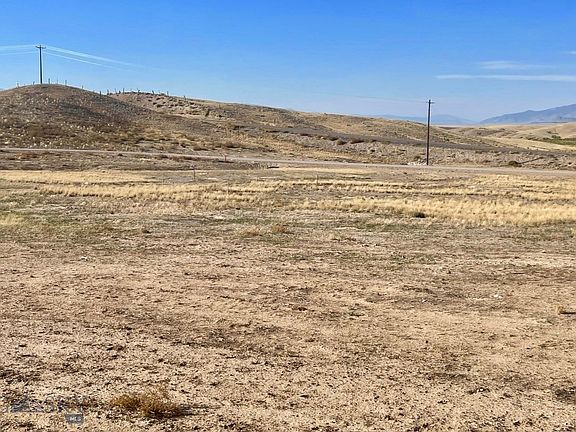 3rd image of Lark Ln