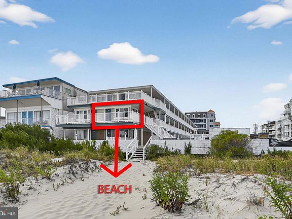 3rd image of 406 E Monterey Ave #10-201
